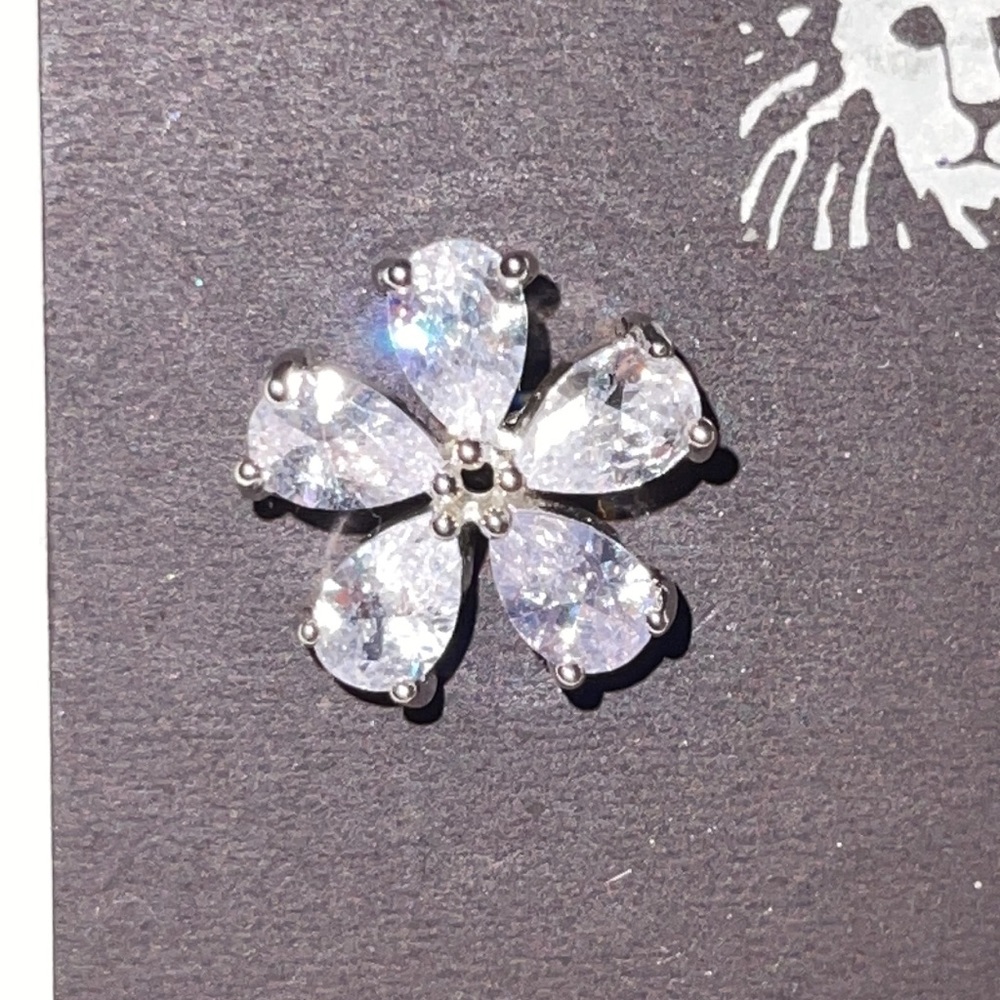 Flower studs - Picture 3 of 3